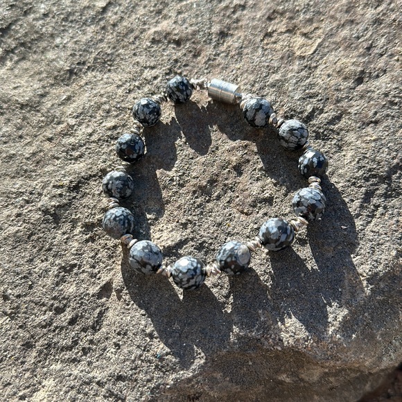 Snowflake obsidian magnetic bracelet - Picture 6 of 6
